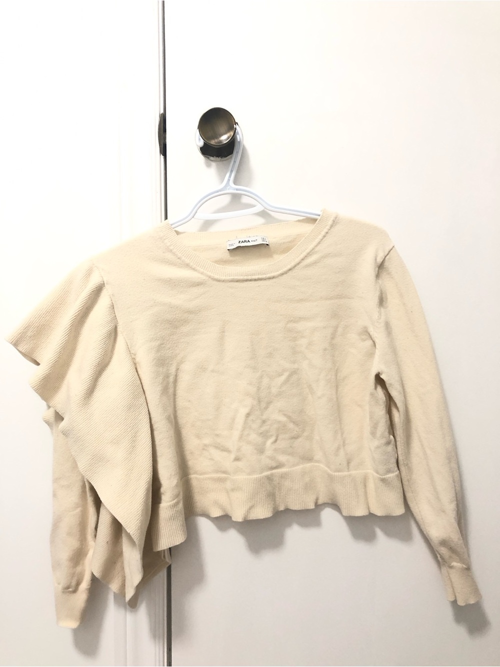 Preowned ZARA Soft Cream Ruffle Sleeve Crewneck Knit Sweater Women’s size small